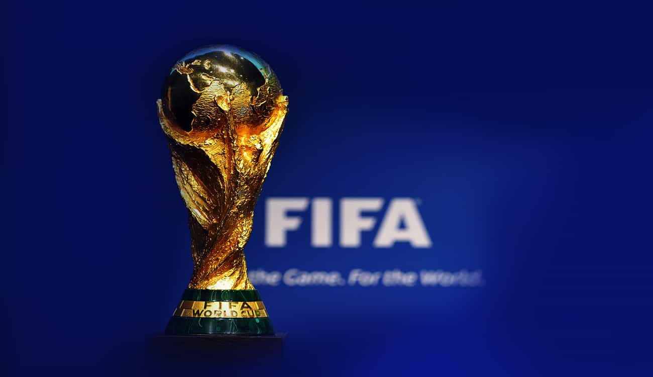 كأس العالم تنهي جولتها في موسكو بعد رحلة مكوكية عالمية