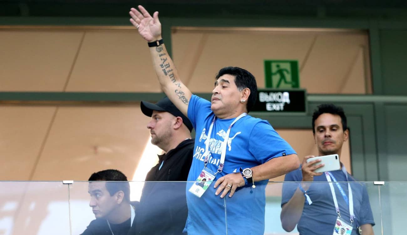بالصور والفيديو.. مارادونا ينهار باكيًا عقب خسارة الأرجنتين أمام كرواتيا