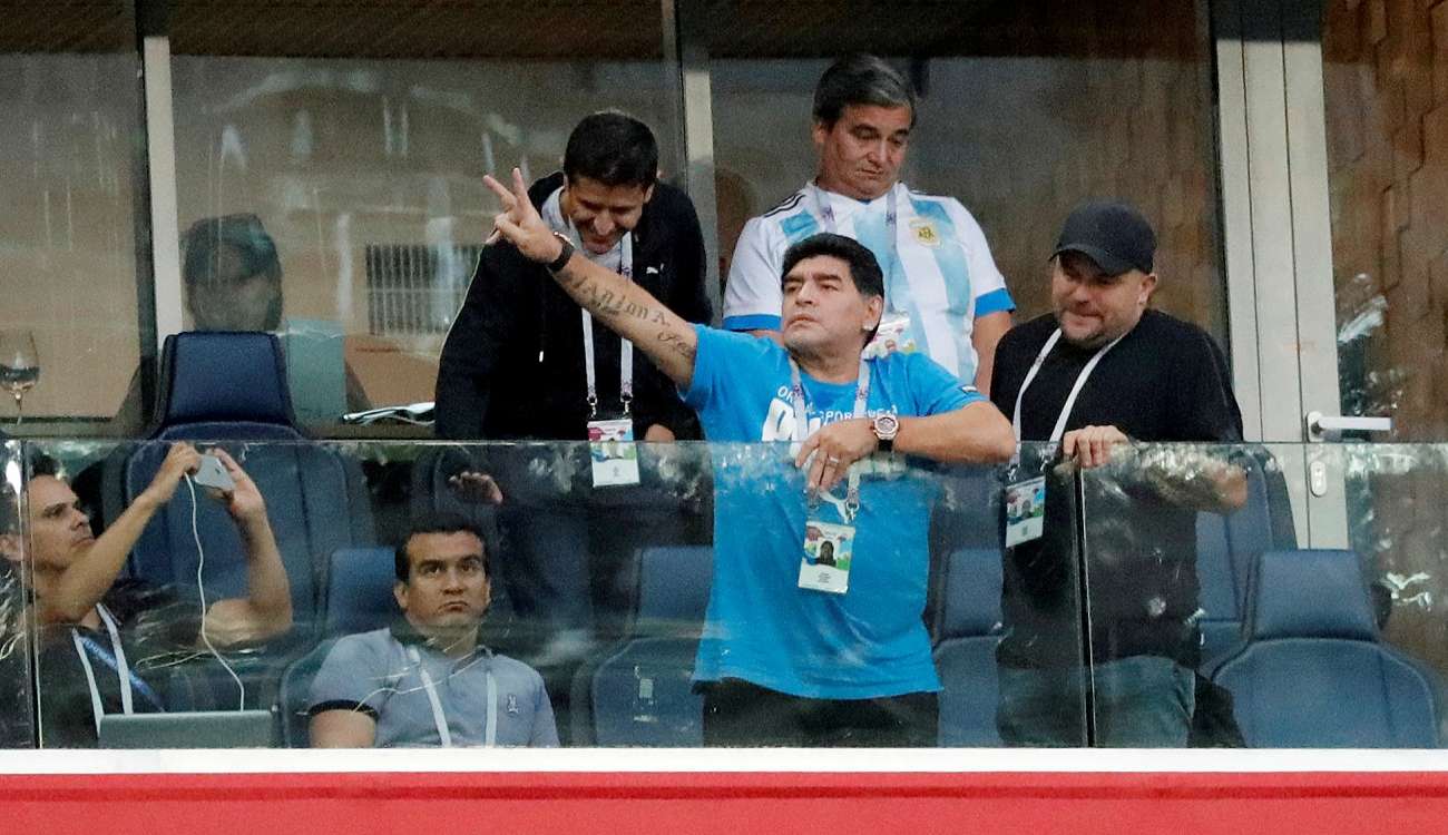 فيديو.. مارادونا يعرض مكافأة ضخمة لمن يدلي بمعلومات عن «ناعيه»