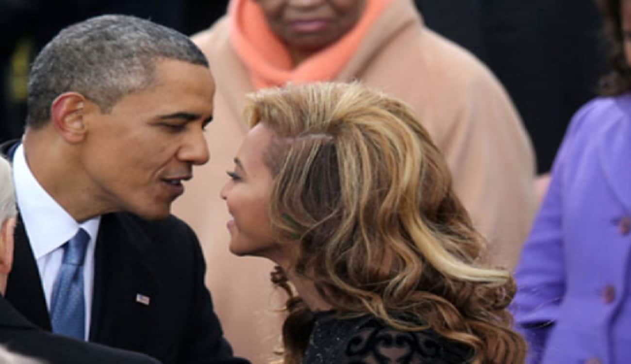 بالصور.. قصة حب سمراء.. أوباما وميشيل يدعمان «بيونسيه» برقصة مثيرة!