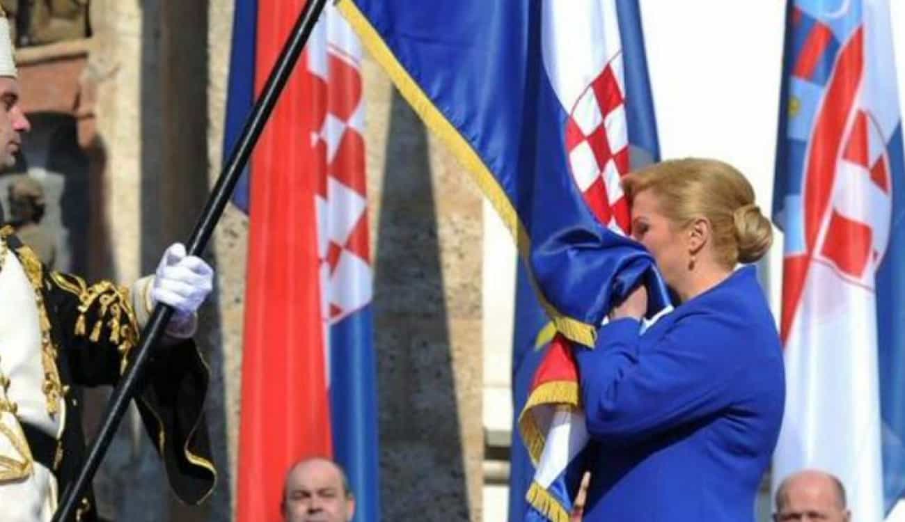 بالفيديو والصور.. رئيسة كرواتيا زعيمة إصلاحية بدرجة مشجع كروي.. بماذا وعدت شعبها؟
