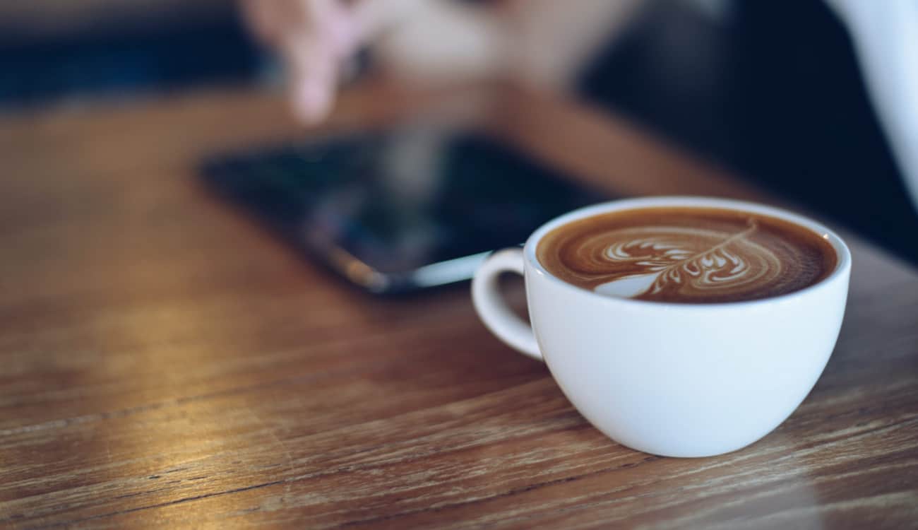 دراسة: تناول القهوة الخضراء يساعد على فقدان الوزن