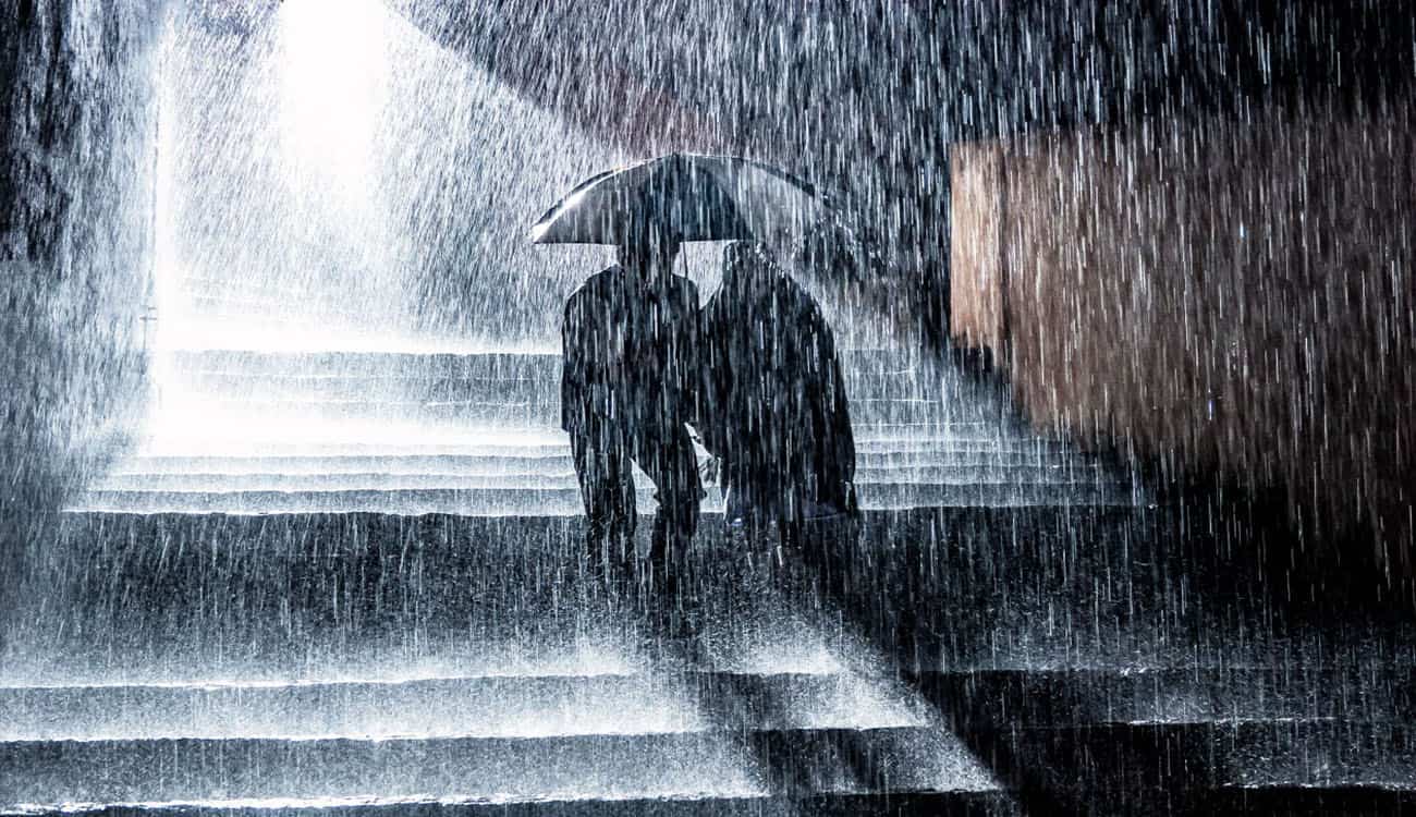 بالفيديو.. بريطانيا تطرح مظلة بالغة التطور للحماية من الأمطار
