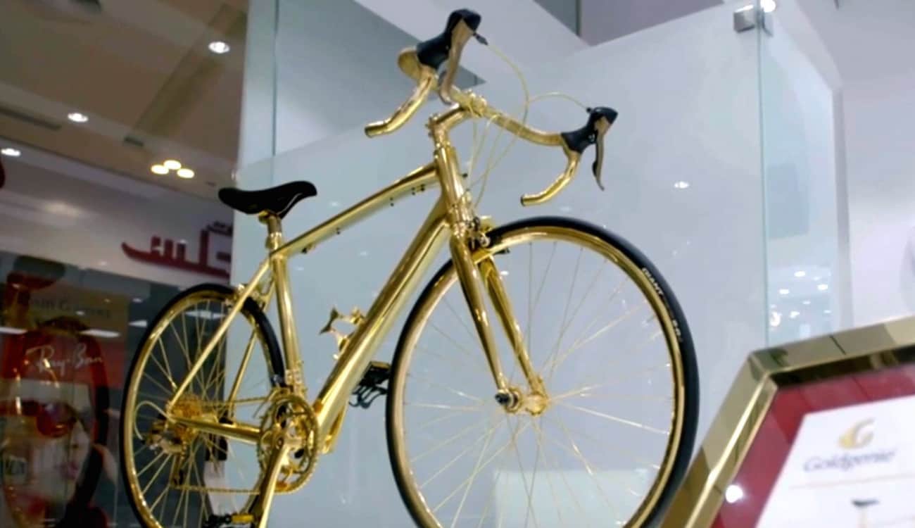 بالفيديو.. دراجة مصنوعة من الذهب.. كم يكون سعرها؟