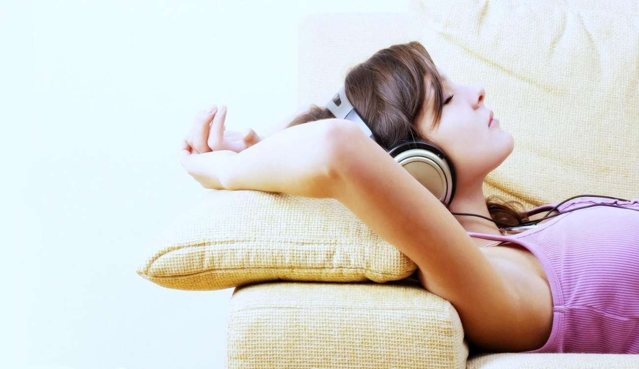 دراسة: الاستماع لموسيقى اليوغا قبل النوم تقلل حدة الإصابة بالنوبات القلبية