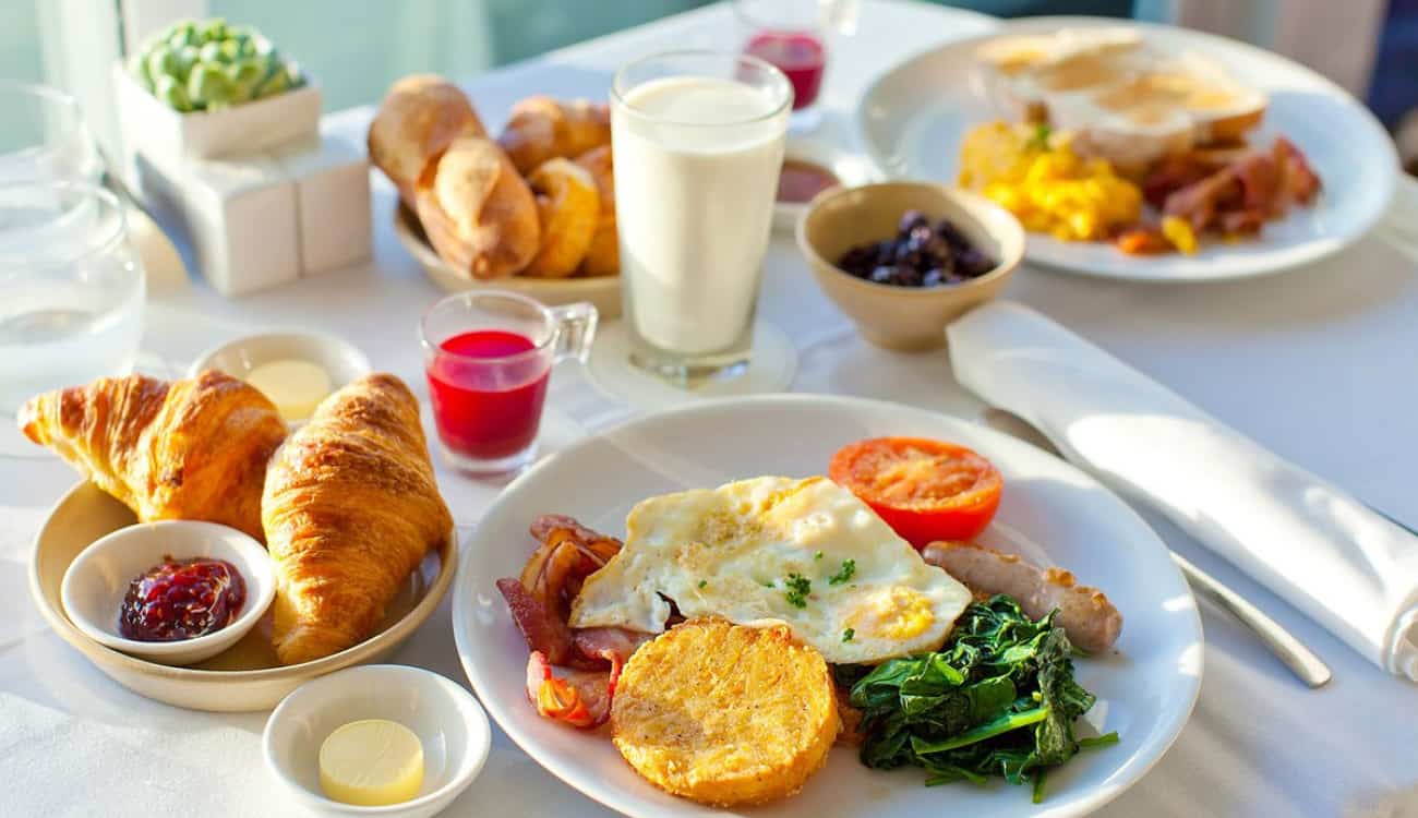 دراسة: تناول وجبة إفطار كبيرة يساعد على إنقاص وزنك .. بشرط ..