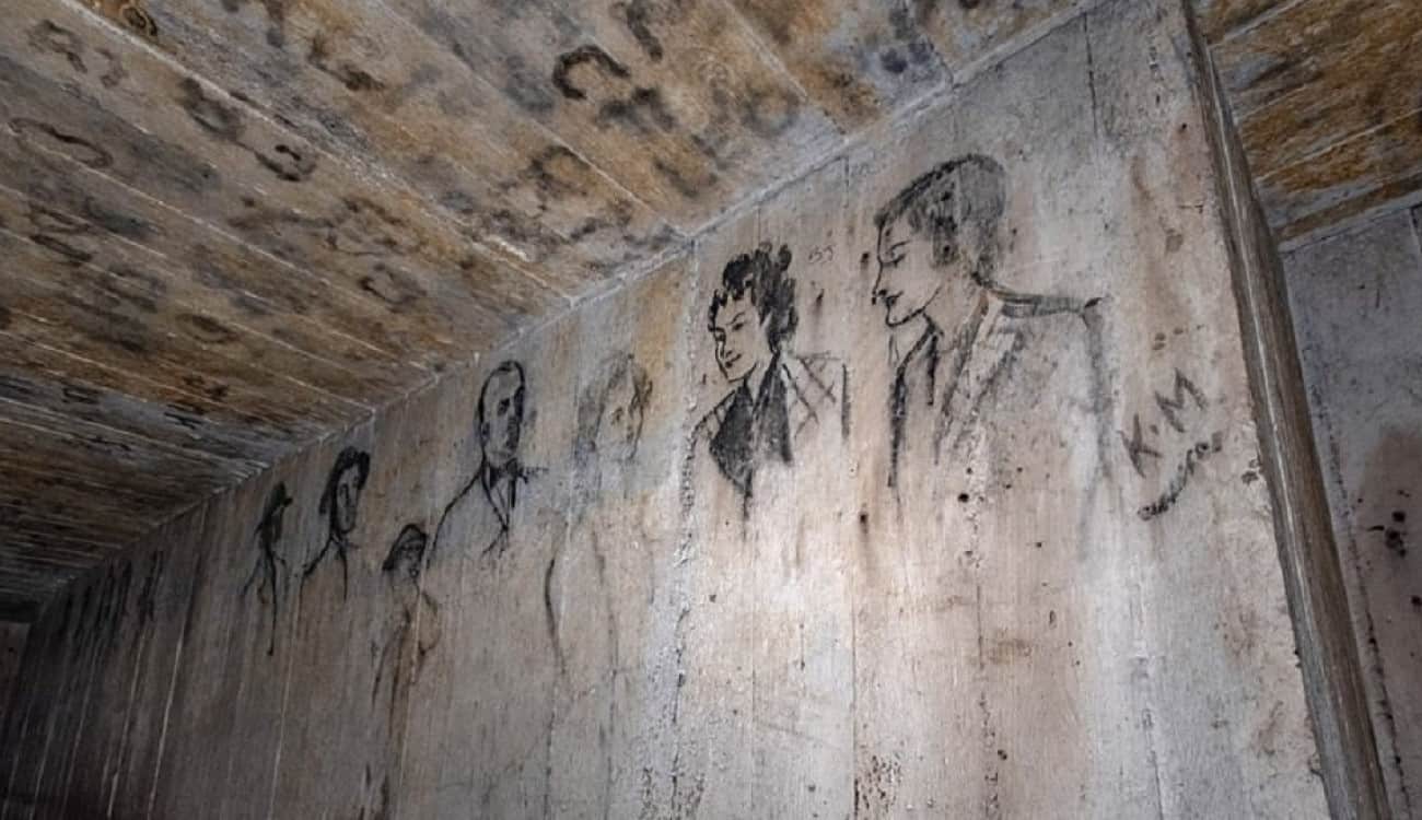 بالصور.. اكتشاف رسومات فحمية مذهلة على جدران مخبأ سري منذ الحرب العالمية الثانية