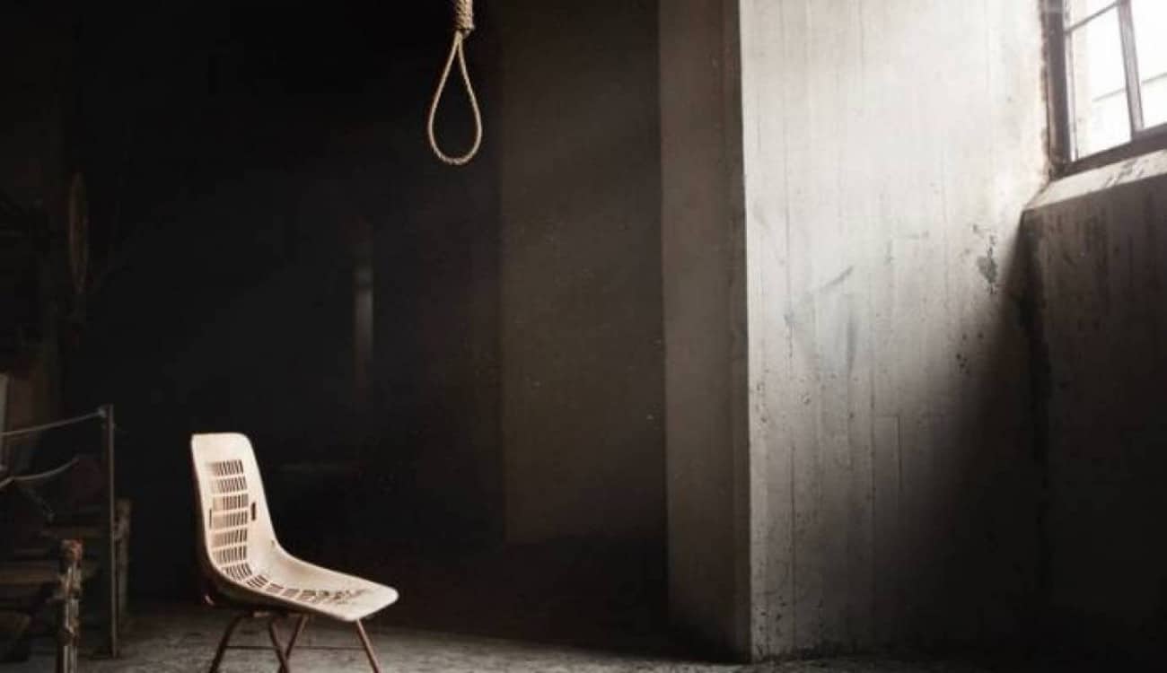 بسبب المدرسة.. انتحار فتاة مصرية في مروحة سقف غرفتها