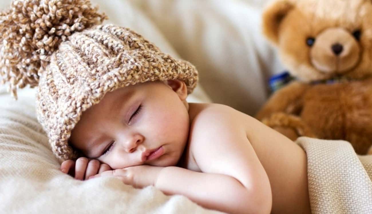 لإنهاء أعمالك المنزلية.. خدعة ذكية لجعل طفلك الرضيع ينام في دقائق