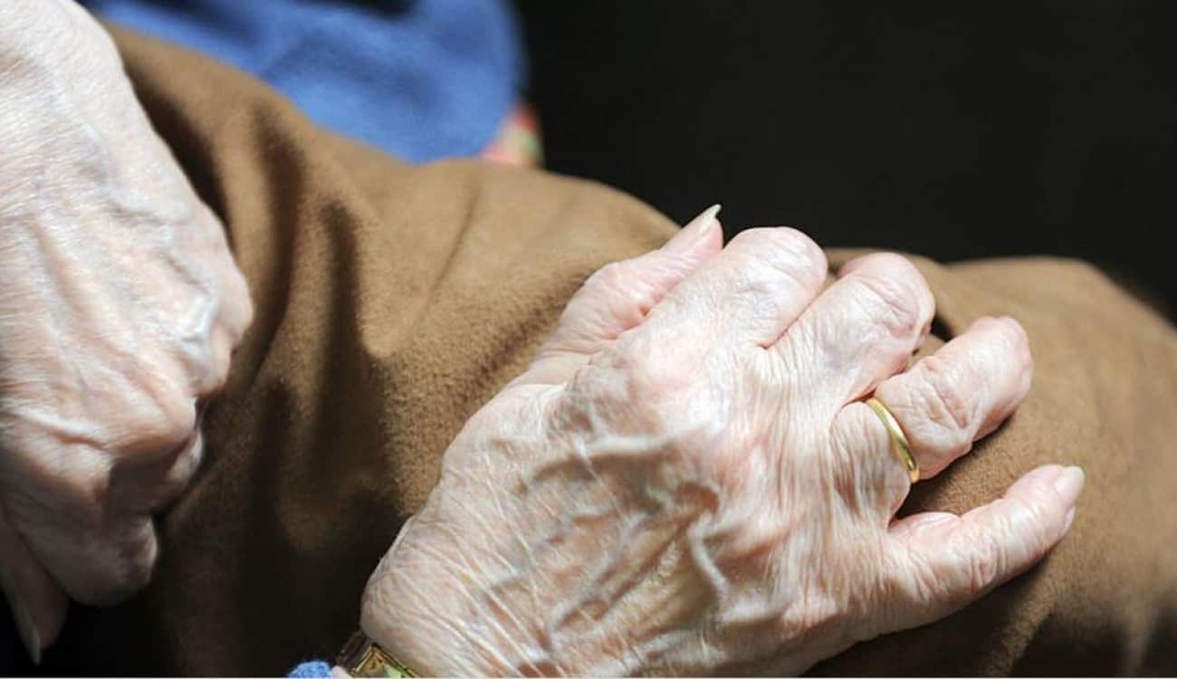 أرملة 91 عاما تكتب رسالة وداع مؤثرة للعالم: أنا جاهزة