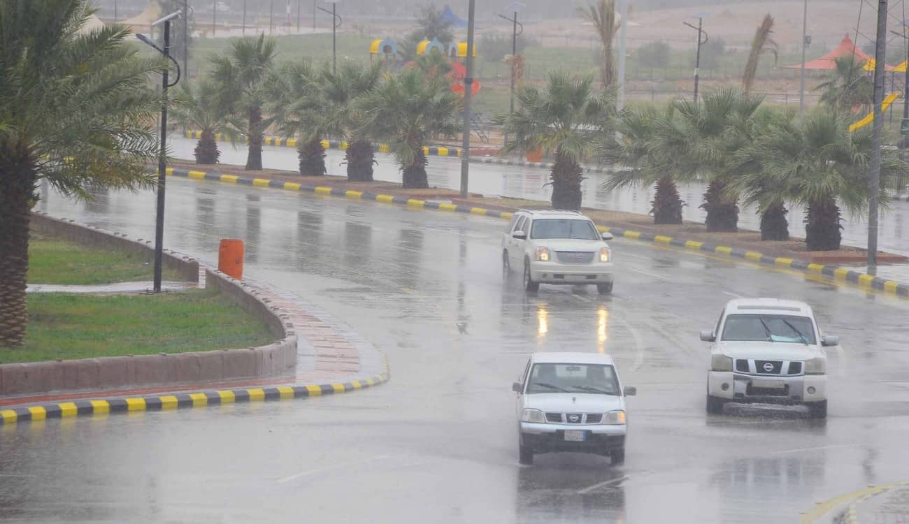 بالصور.. الأمطار تغرق محافظة "الليث".. والبلدية تعلق على شكاوى الأهالي