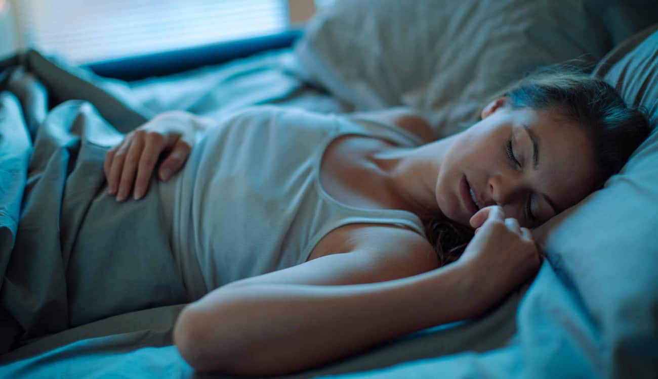 5 خطوات من "التأمل" قبل النوم تنقذ ليلتك.. حب قدمك اليمنى!