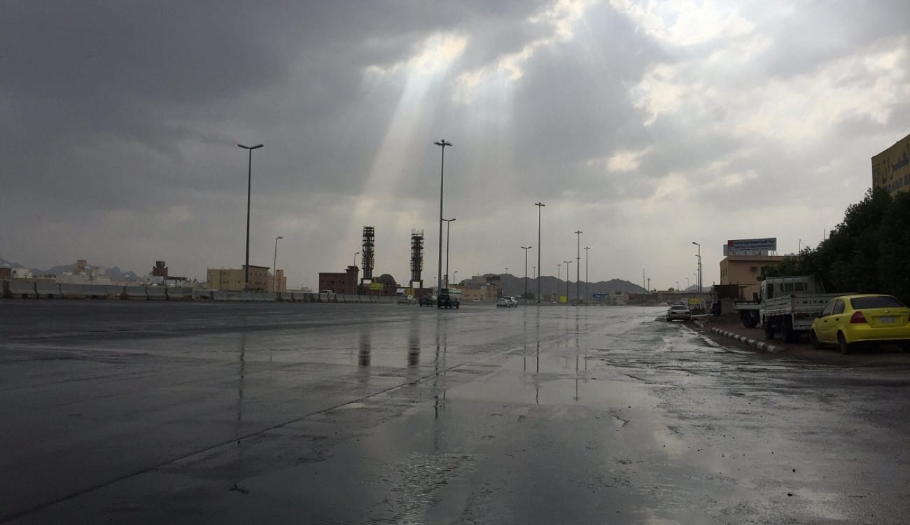 700 طن من الصخور والأتربة خلّفتها السيول في محافظة الطائف