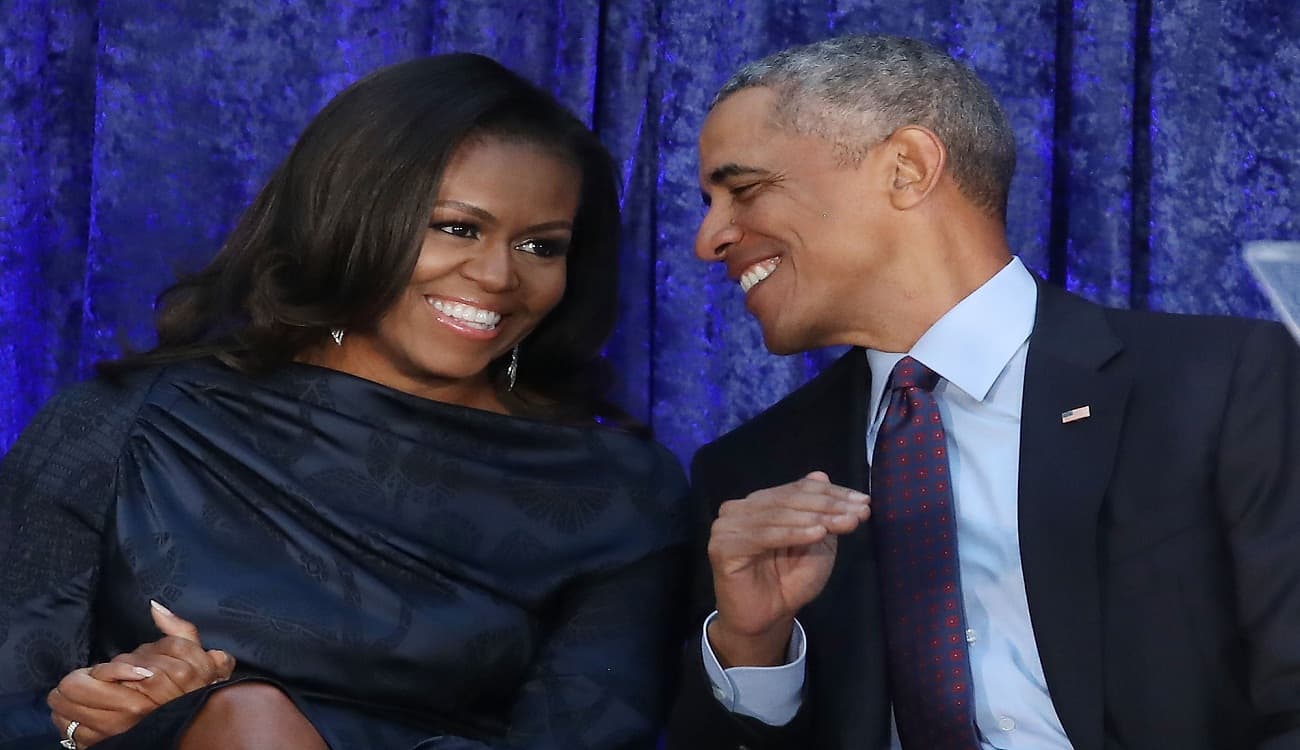 حصدت 4 ملايين إعجاب.. رسالة وصورة مؤثرتان من باراك أوباما لزوجته في يوم ميلادها الـ55