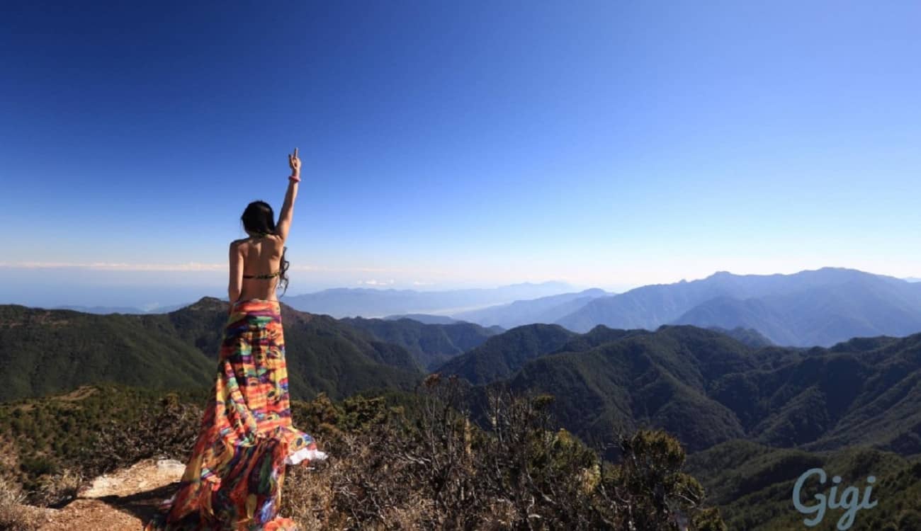 بالصور.. مصير مأساوي لفتاة «البكيني» على أعلى قمة جبلية في تايوان!