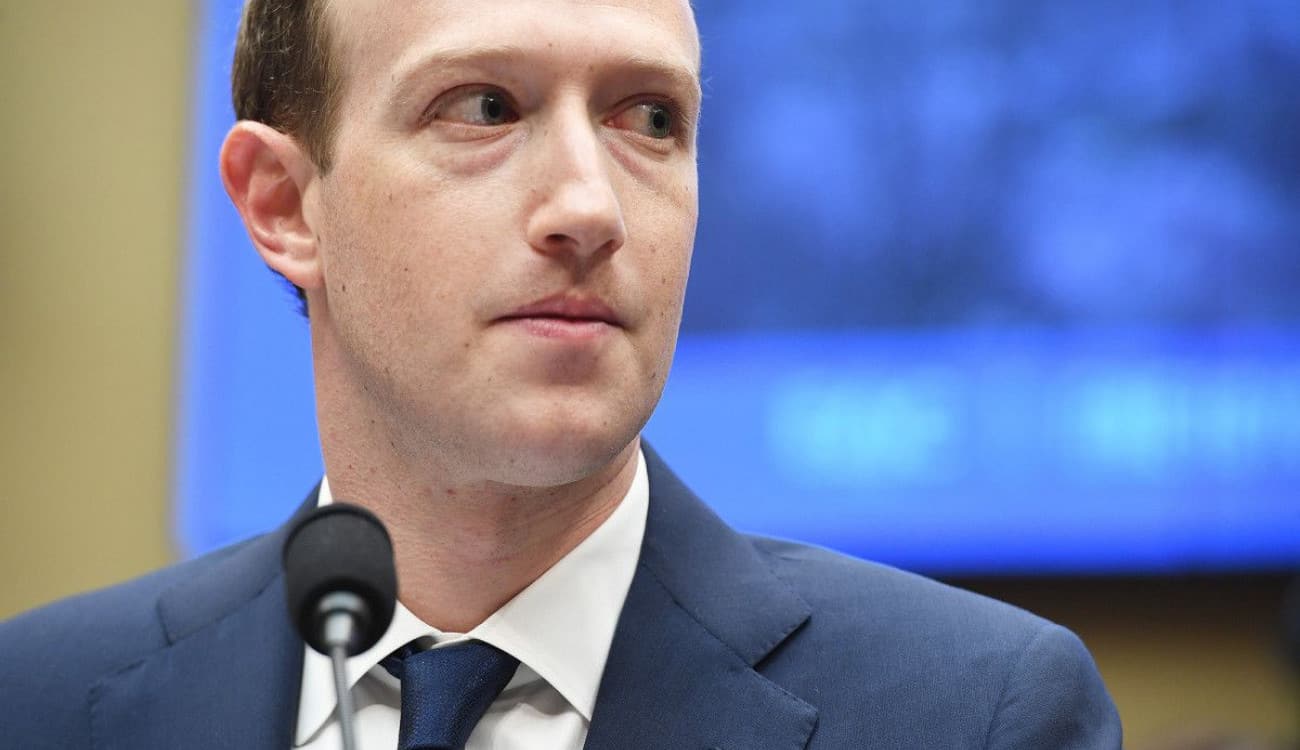 "فيسبوك" يكشف حقيقة مؤامرة "تحدي الـ10 سنوات"