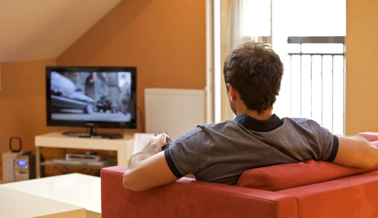 الجلوس 60 دقيقة أمام التلفاز يجلب سرطان الأمعاء