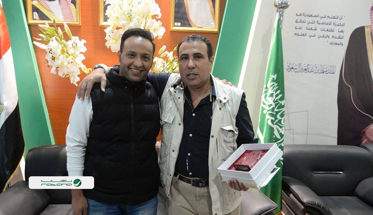 العرفج يعرض نجاحاته عبر سناب شات في معرض الكتاب بالقاهرة