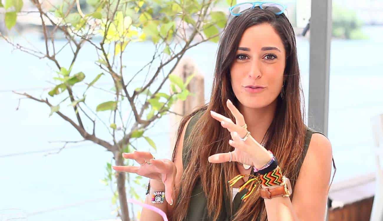 بالفيديو.. أمينة خليل تتعرض لموقف محرج مع «ناس مهمين»