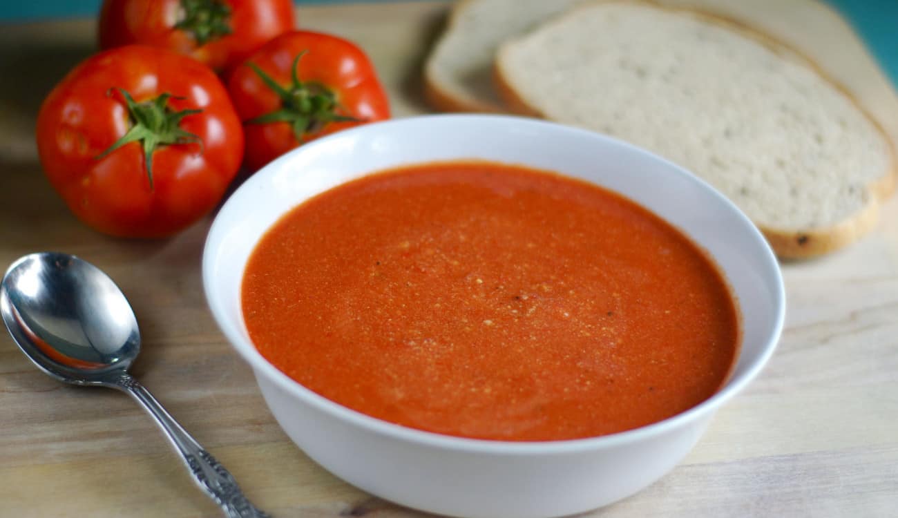 بالفيديو.. طريقة إعداد حساء الطماطم بالحليب
