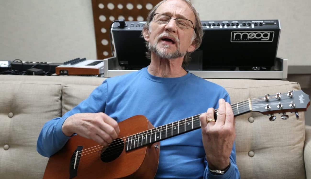 رحيل عازف الجيتار الشهير بعد إصابته بنوع نادر من السرطان