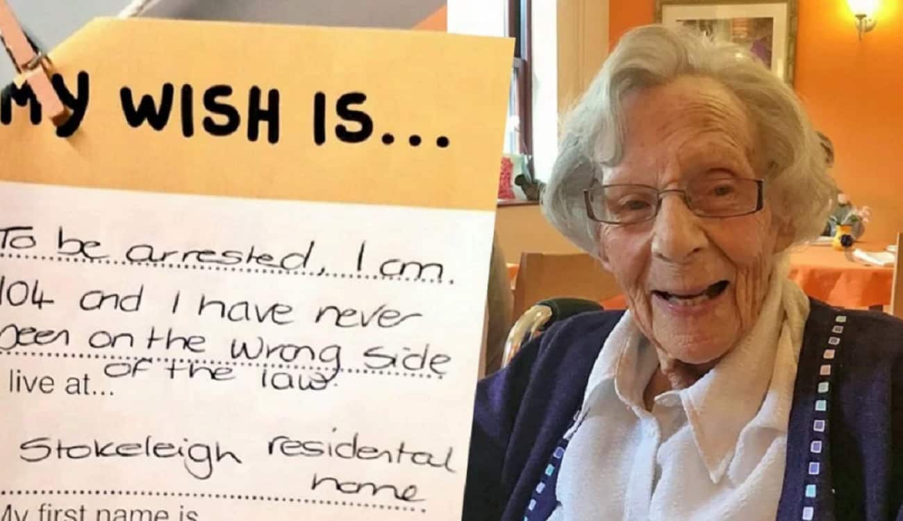 بالصور.. القبض على مسنة عمرها 104 سنوات بناء على طلبها!