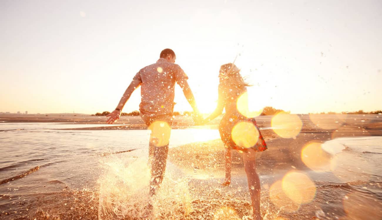 دليل على تميز علاقتكما.. 4 عادات تجعلك شبيه زوجتك
