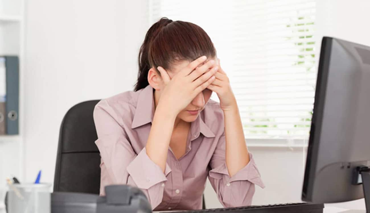 دراسة جديدة: النساء أكثر توترا من الرجال أثناء دوام العمل