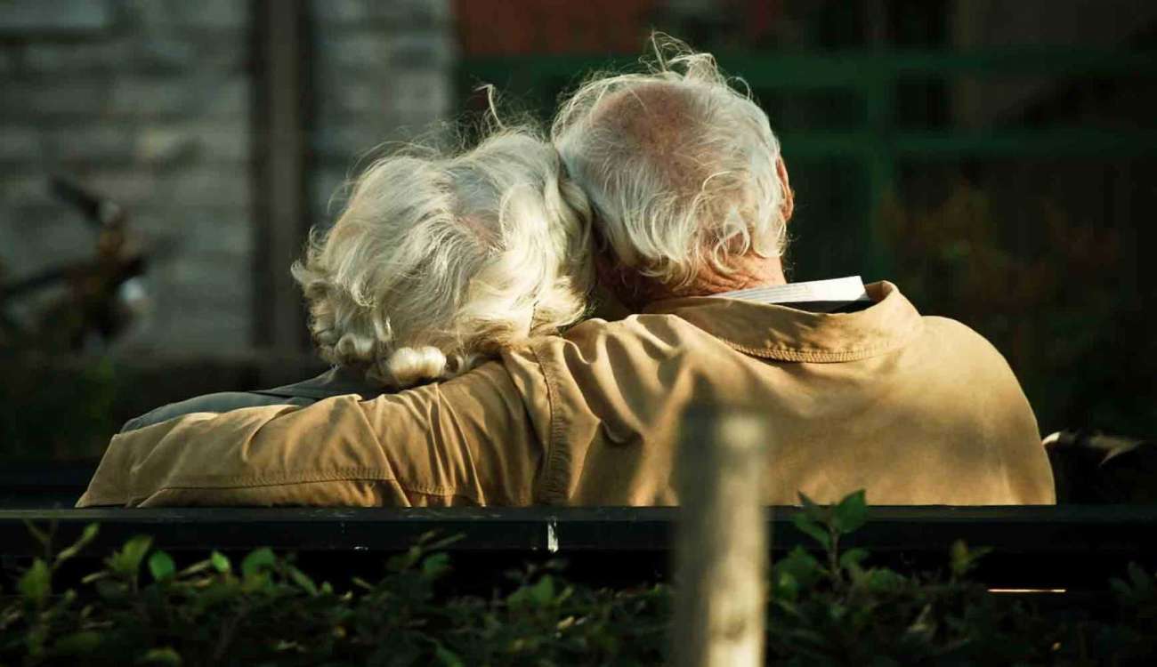 "الحب الحقيقي".. عاشا معًا 45 عامًا وفارقا الحياة بنفس الساعة!