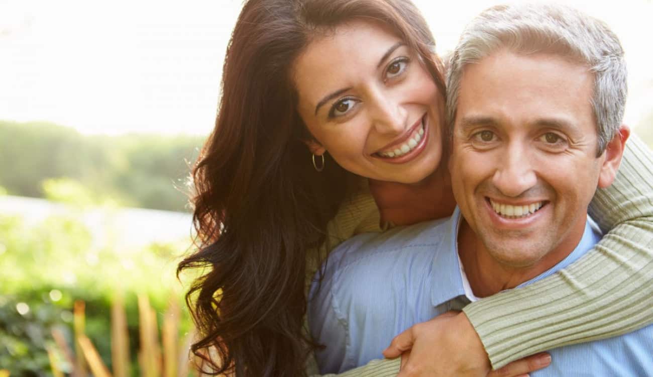 5 إيجابيات لزواجك من رجل يكبرك في السن