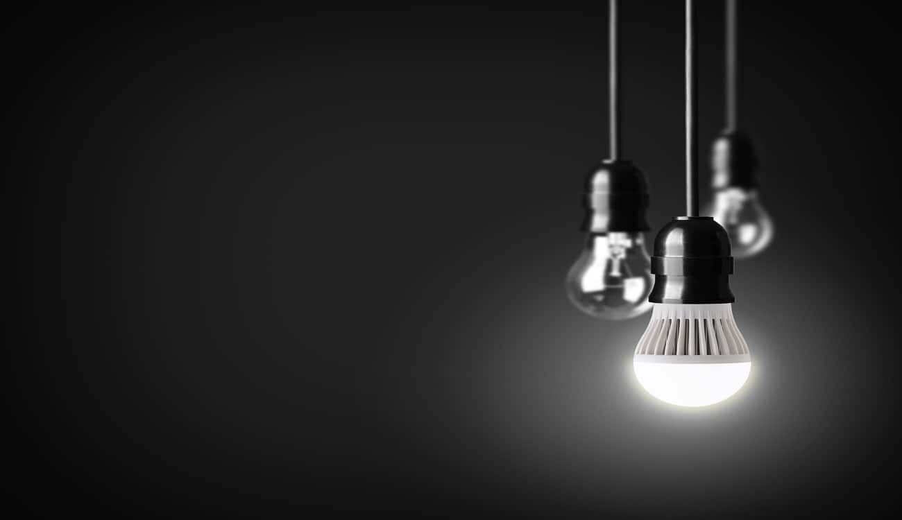 10 مخاطر صحية لمصابيح الـ"LED" في منزلك.. تسبب السرطان!