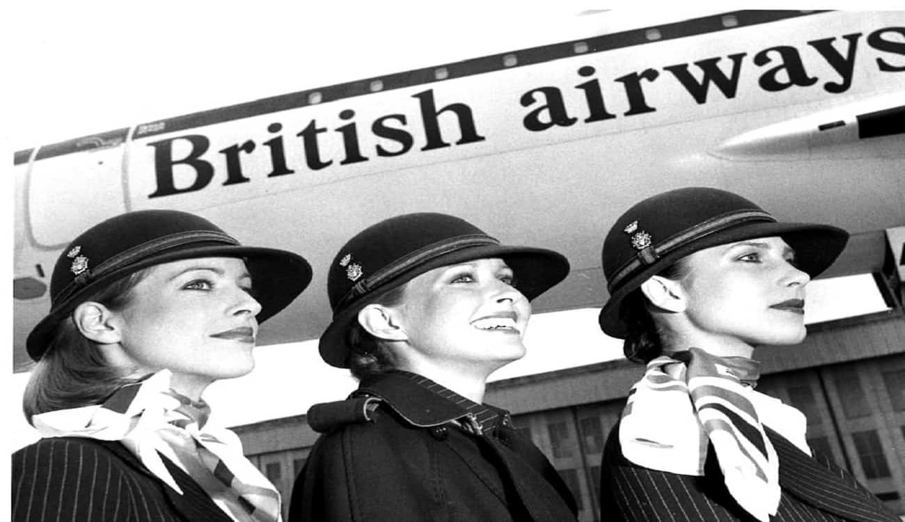 100 سنة من الأناقة.. الخطوط البريطانية تطلق أرشيفًا نادرًا لأزياء مضيفات الطيران