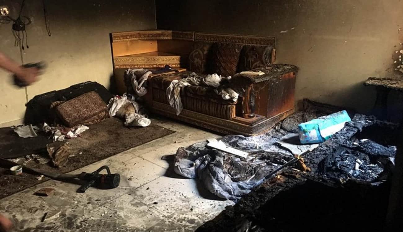 بالصور.. عبث الأطفال يشعل حريقا في منزلهما ويهدد حياتهما