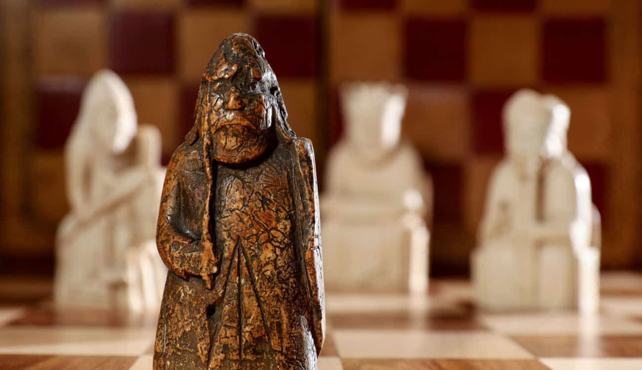 الأغلى في التاريخ.. بيع قطعة شطرنج أثرية بسعر مدهش!
