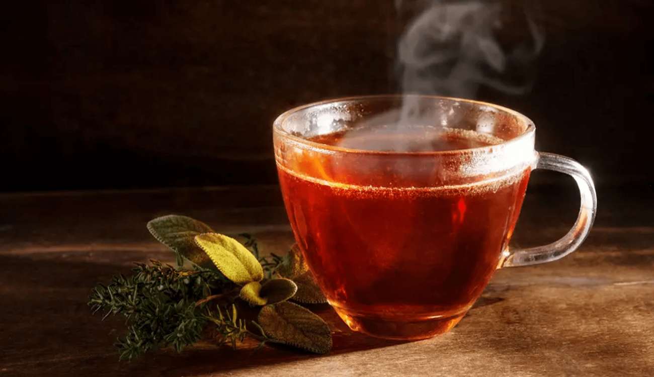 تناول كوب واحد من الشاي الأحمر قبل النوم يساعد في فقدان الوزن