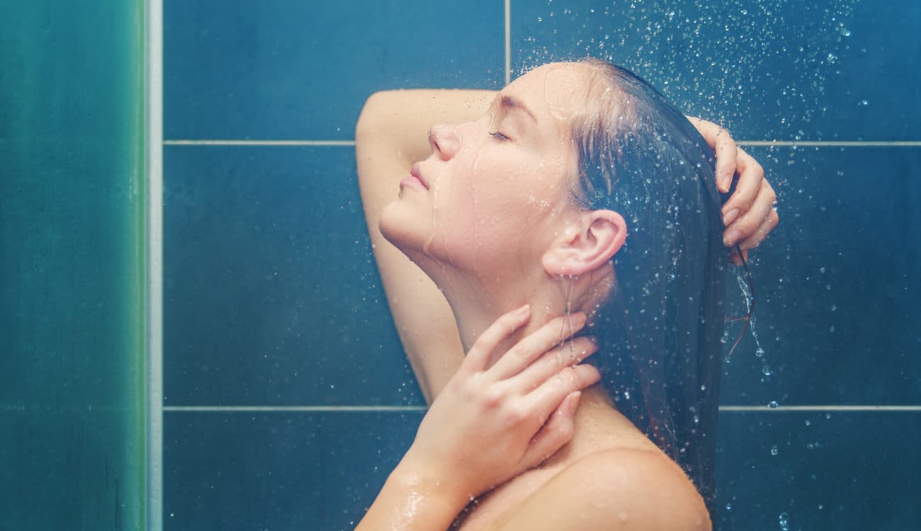 6 أخطاء أثناء الاستحمام تهدد صحتك.. لا تبق طويلا تحت الماء!