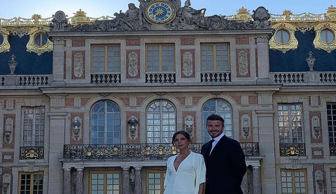 بالصور.. بيكهام وزوجته في جولة مثيرة بقصر فرساي الفرنسي الشهير