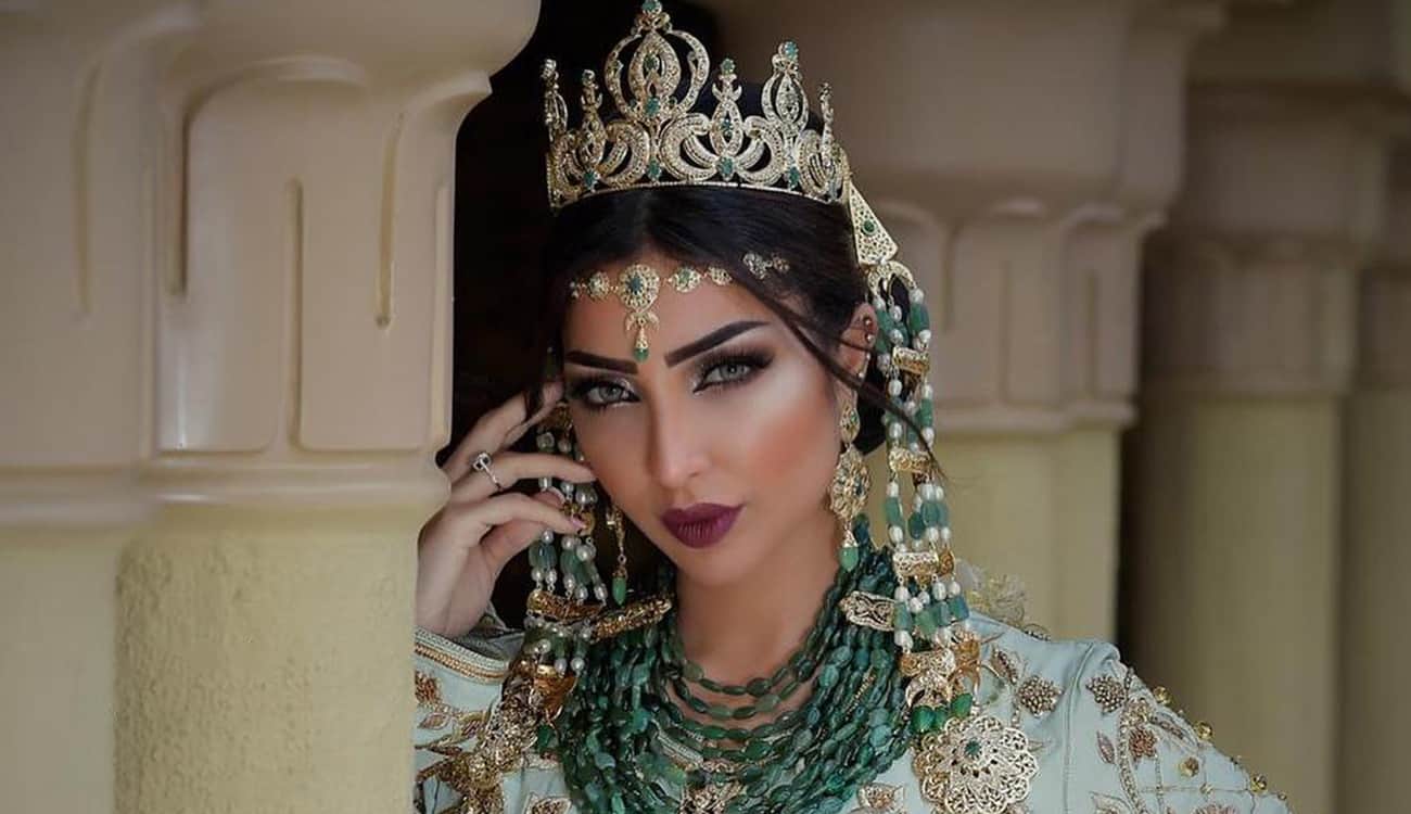 بالصور.. دنيا بطمة تتلقى هدية فخمة من زوجها محمد الترك