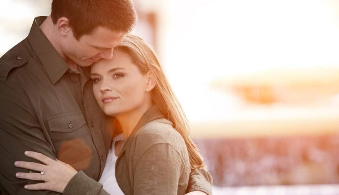 دراسة تحذر: الرومانسية المفرطة تسبب التعاسة الزوجية