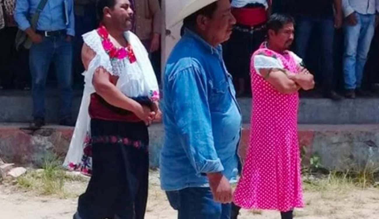في المكسيك..عقوبة عدم الوفاء بالوعود الانتخابية.. السير بالملابس النسائية!