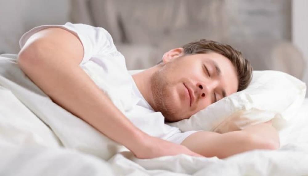 النوم أقل من 5 ساعات يتسبب في نوبات قلبية
