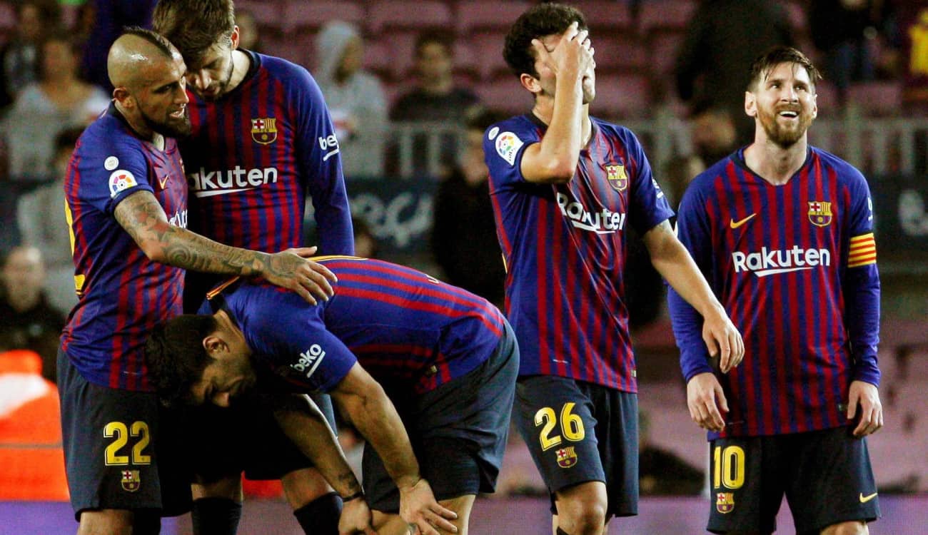 نجوم برشلونة غاضبون.. ورئيس النادي يتهرب من ميسي