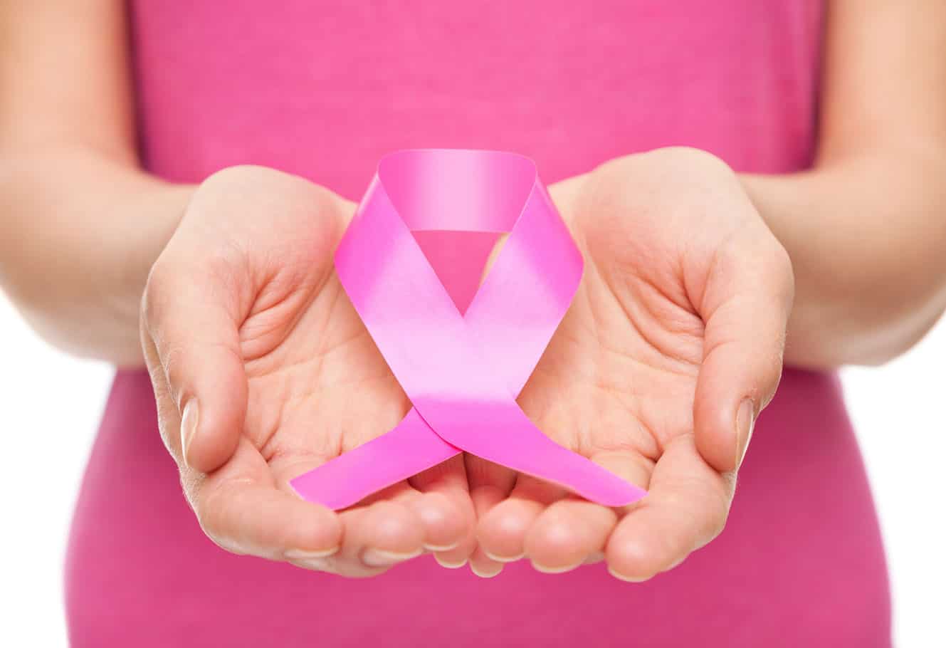 في الشهر العالمي للتوعية بسرطان الثدي.. كيف تفحصين نفسك ذاتياً؟