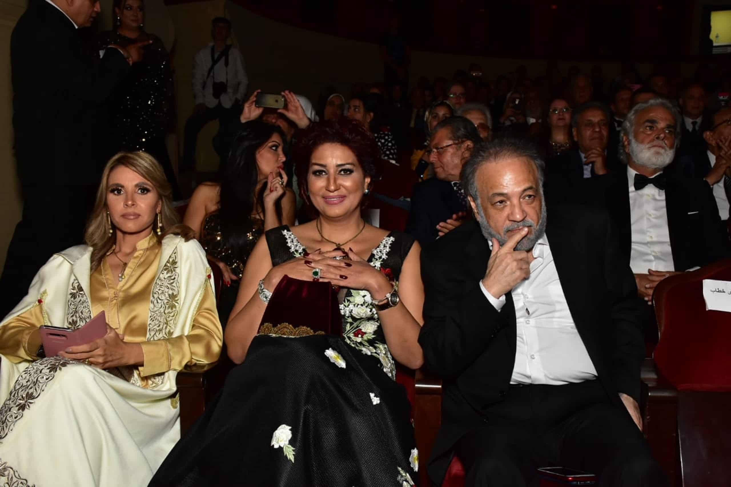 وفاء عامر تغضب من معجب في افتتاح "الإسكندرية السينمائي"