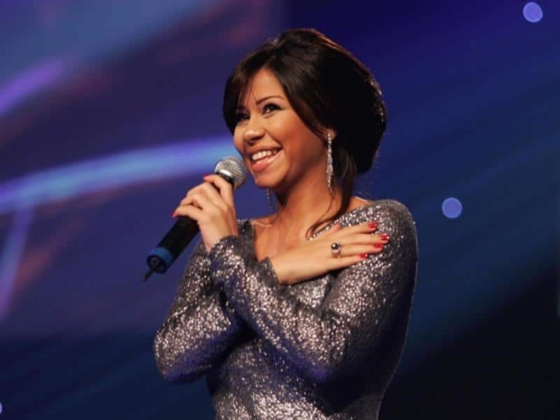 خاص: شيرين قلقة من عودتها للغناء في مصر