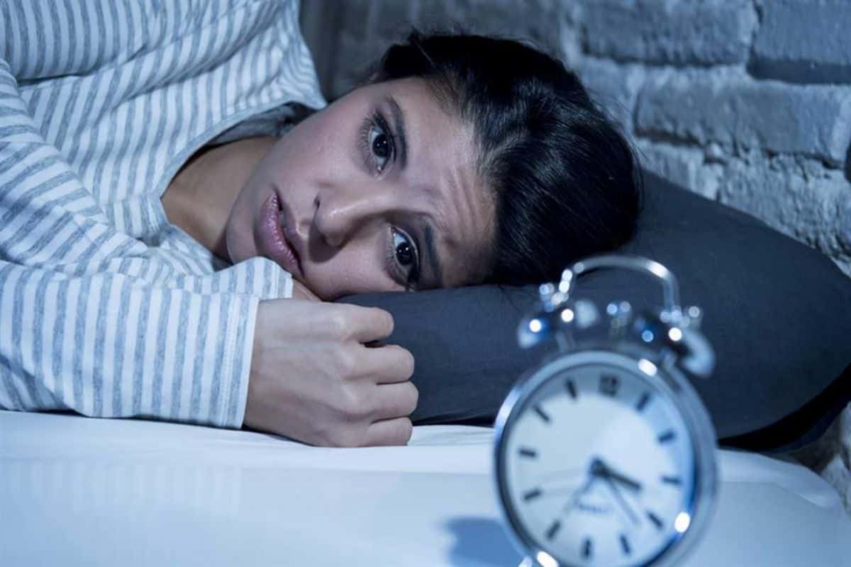 النوم لأكثر من 8 ساعات يومياً يزيد وزنك
