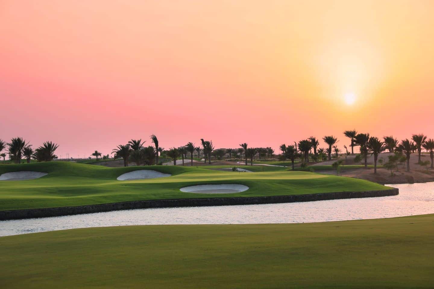120 نجماً عالمياً يتنافسون في بطولة الغولف السعودية