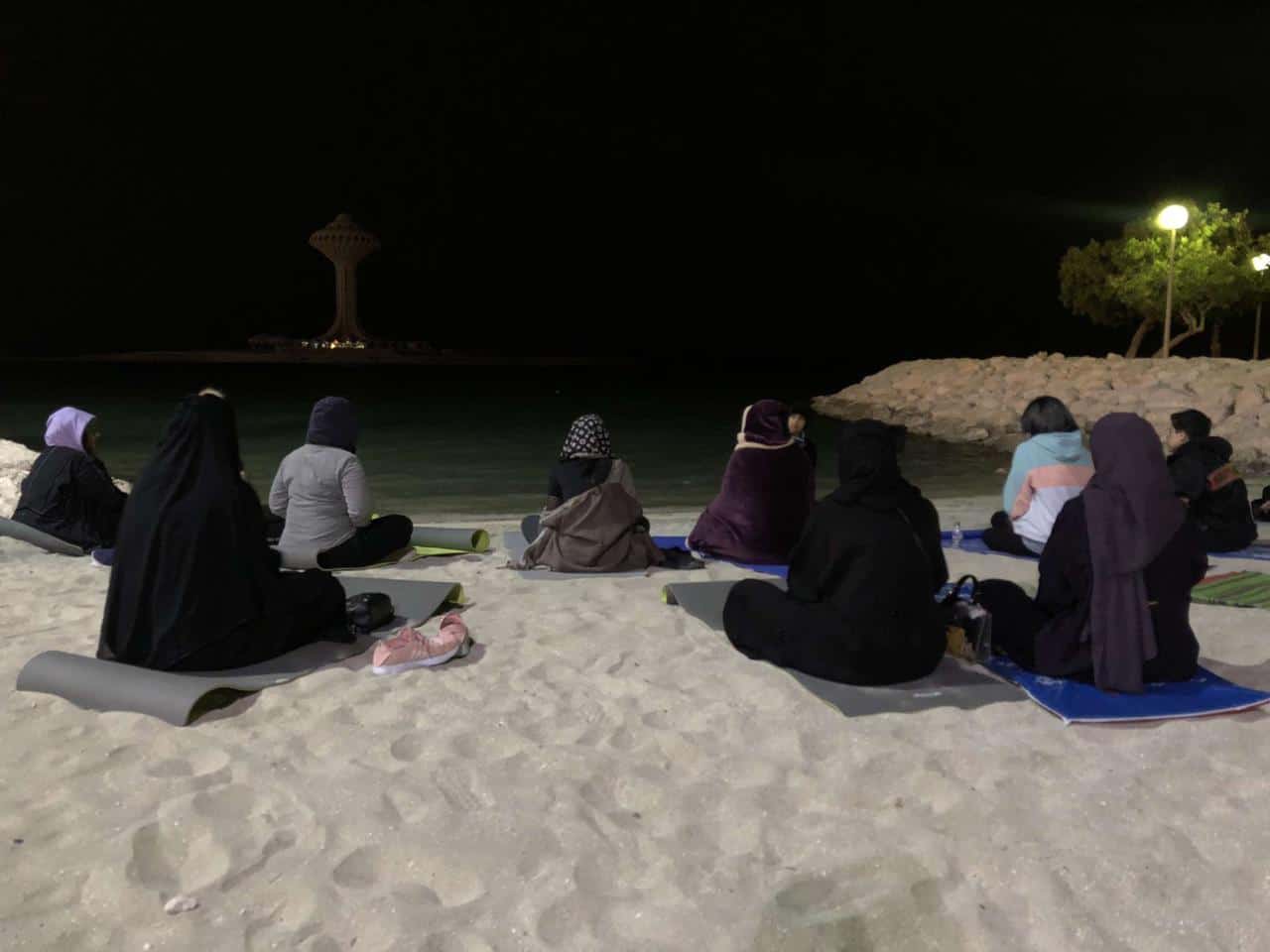 اليوغا على البحر...خيار فتيات سعوديات للتخلص من السلبية