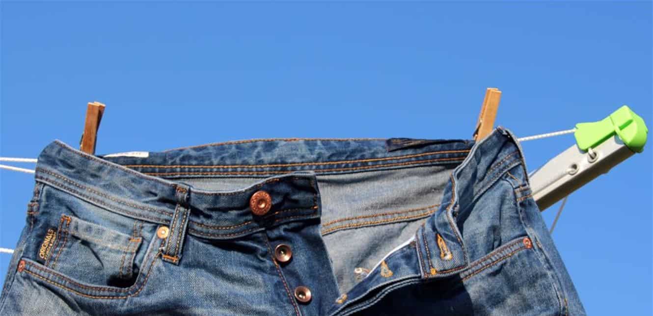 دراسة طبية تحذر من أضرار ارتداء الجينز الضيق