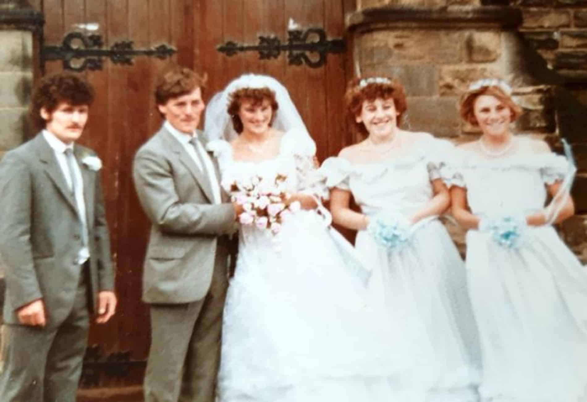 زوجة تعثر على صور زفافها بعد 35 عاماً